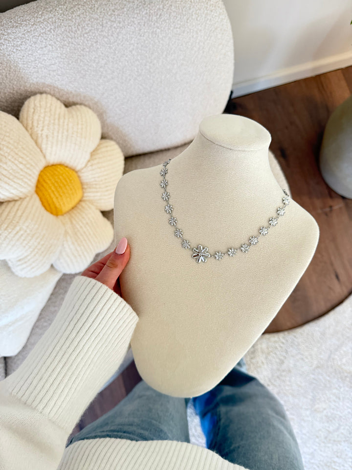 Daisy necklace